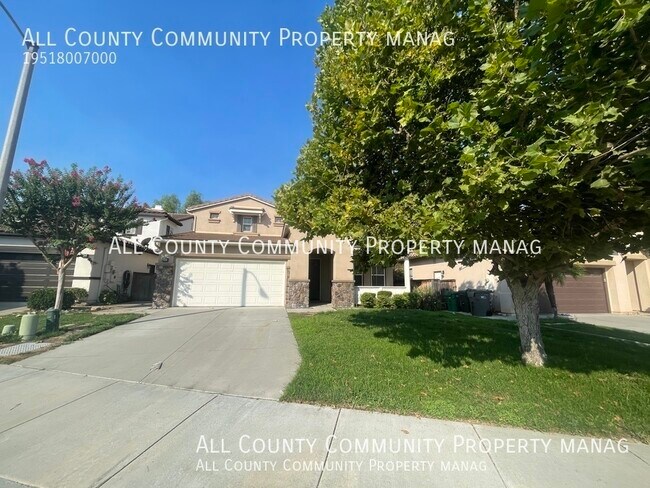 Foto del edificio - 4 Bed 3 Bath ~ Two Story Home in Murrieta ...