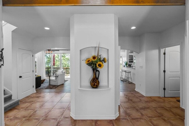 Building Photo - 8101 Breeze Way