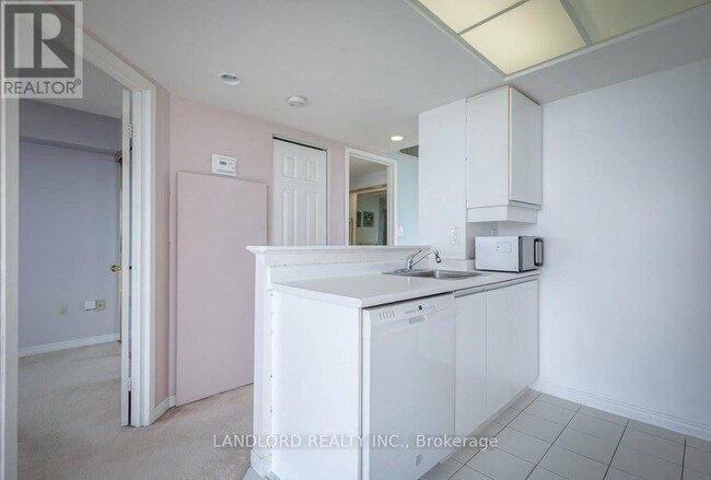 Building Photo - 5 Concorde Pl
