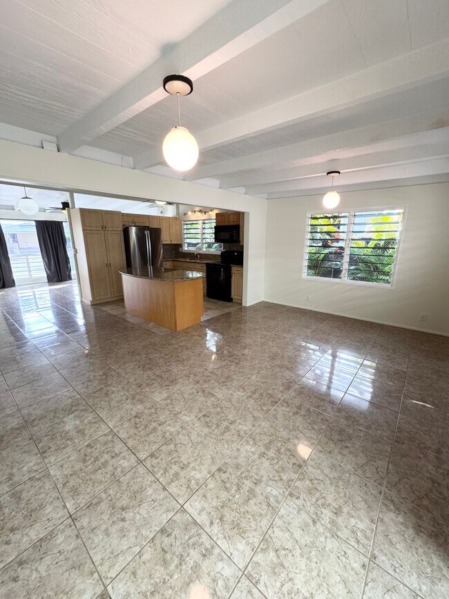 Foto del edificio - 3 bed, 2 bath w/ garage available first week of January!