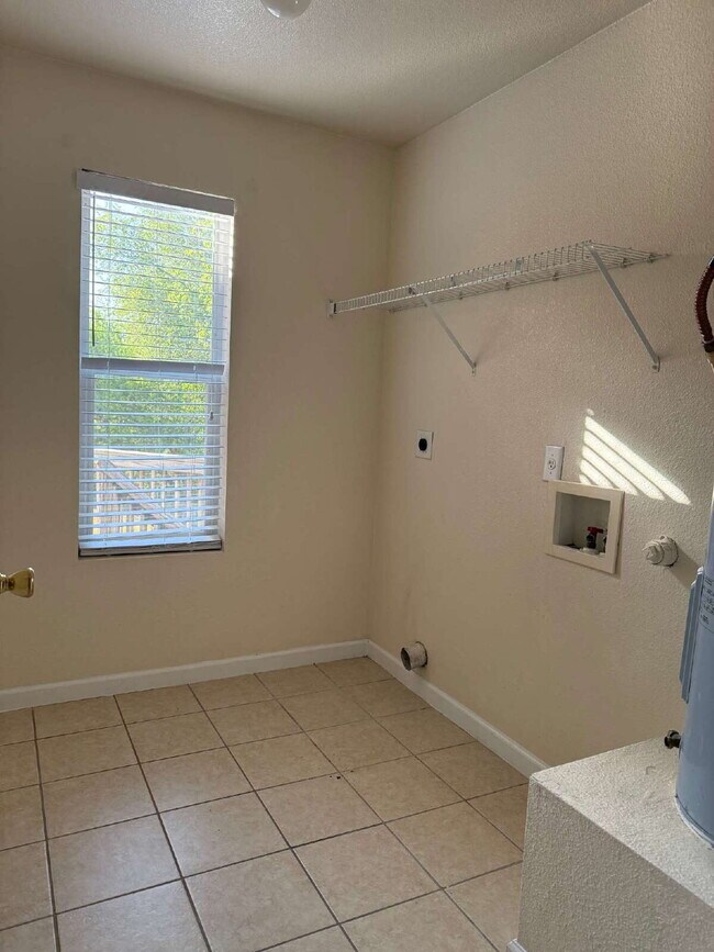 Foto del edificio - 8003 Maverick Climb