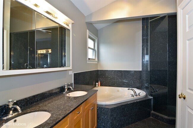 Foto del edificio - 1540 North Claremont-3E
