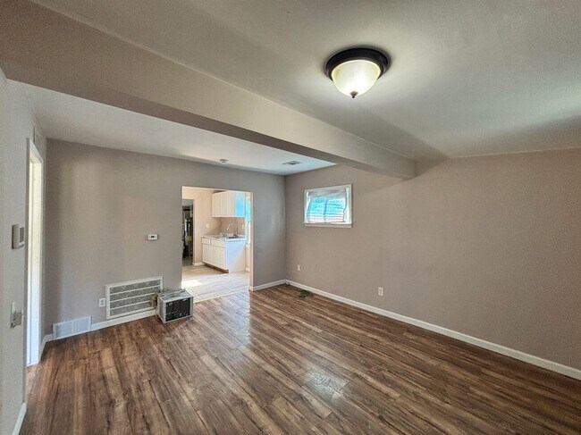 Foto del edificio - 7275 Chalmers Ave