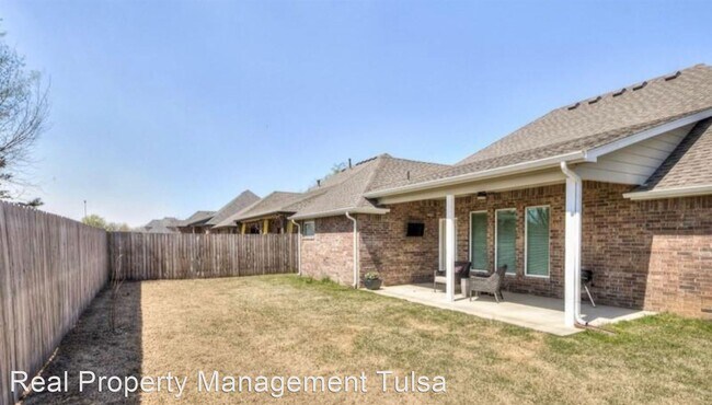Building Photo - 3 br, 2 bath House - 4224 W 4th