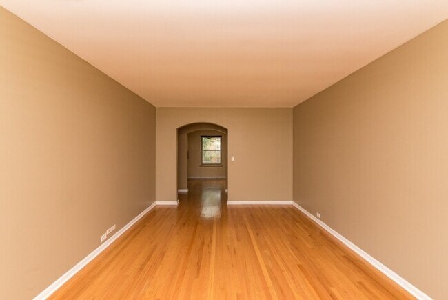 Foto del edificio - 4949 N Wolcott Ave