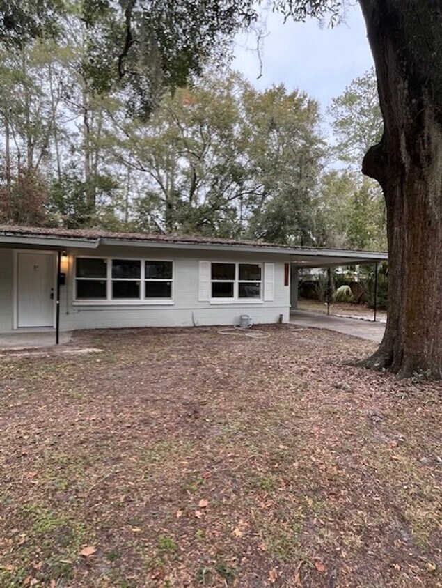2/1 Just Renovated in Duck pond House Rental in Gainesville, FL