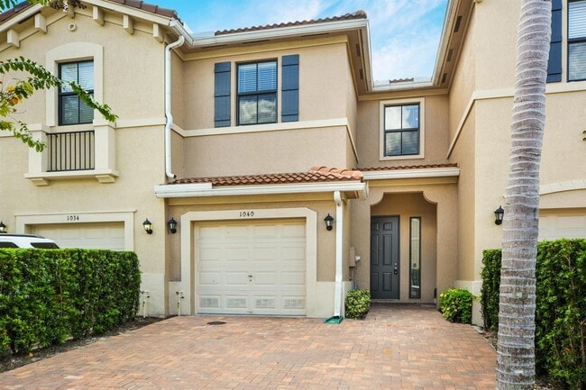 Building Photo - 1040 NW 33rd Ct
