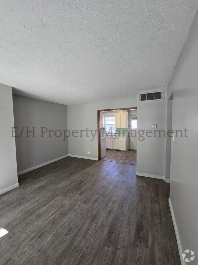 Building Photo - 751 S Governeour Rd