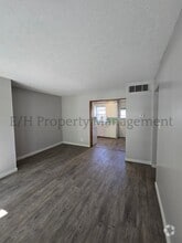 Building Photo - 751 S Governeour Rd