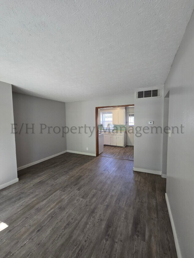 Foto principal - 751 S Governeour Rd