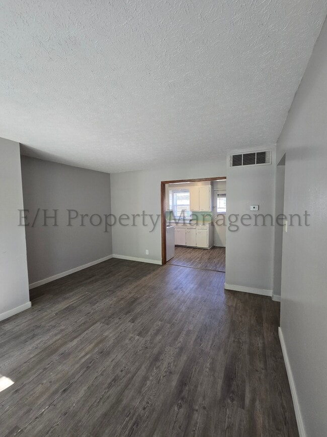 Building Photo - 751 S Governeour Rd