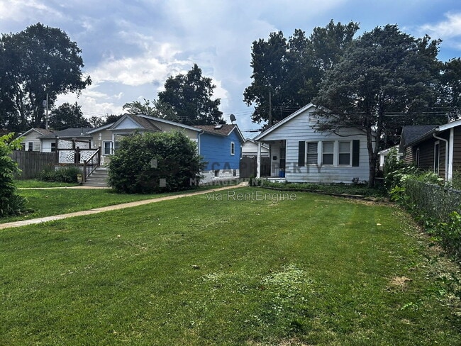 Building Photo - 7026 Bancroft Ave