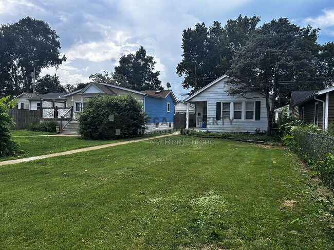 Foto del edificio - 7026 Bancroft Ave
