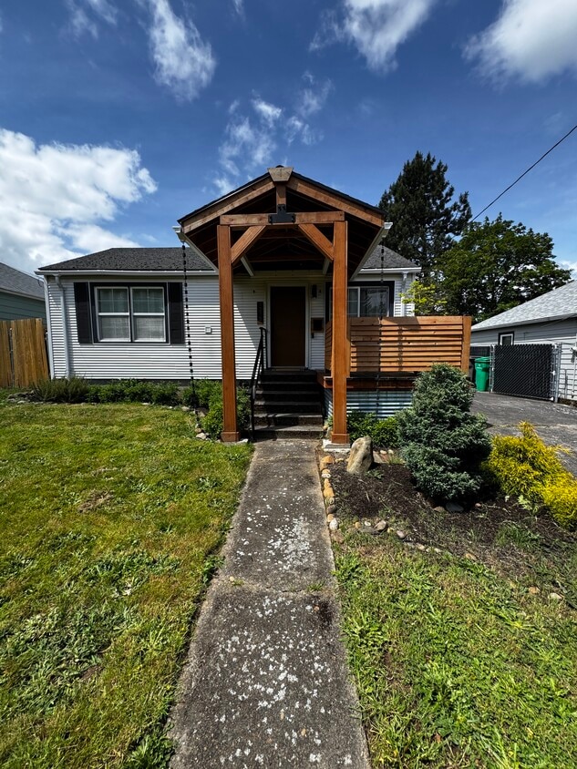 Primary Photo - 1215 NE 79th Ave
