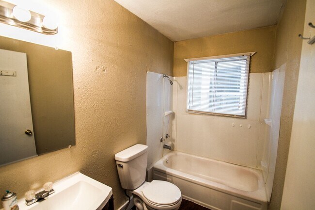 Photo - 1315 Dawson St Apartment