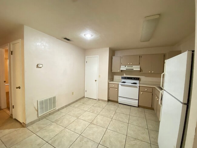 Building Photo - 386 Acorn Ln