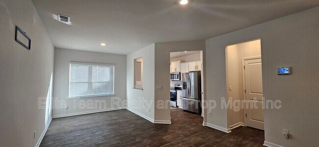 Foto del edificio - 8017 Murray Br Dr