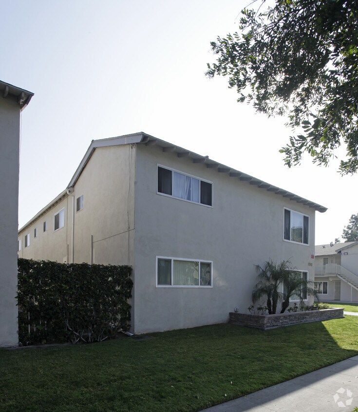 Building Photo - 1010 S Malden Ave