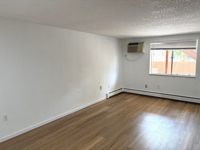 Foto del edificio - 3300 S Clarkson St