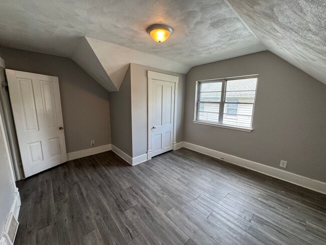 Building Photo - HM 1020 18th Ave A