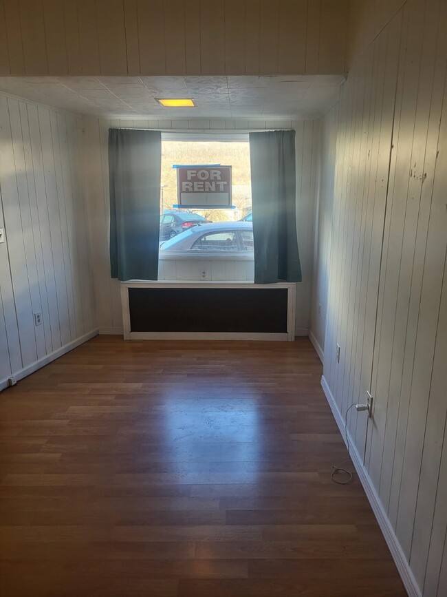Building Photo - 212 W Ridge St.
