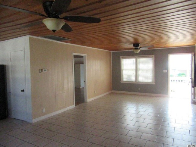 Building Photo - 4301 N Ocean Blvd