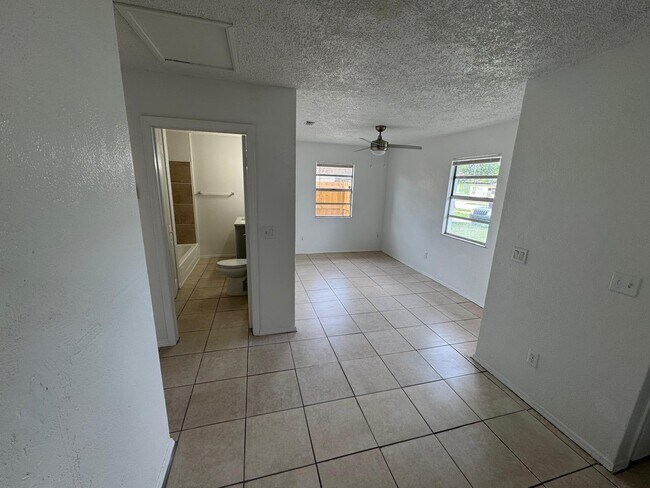 Foto del edificio - 300 NW 28th Way