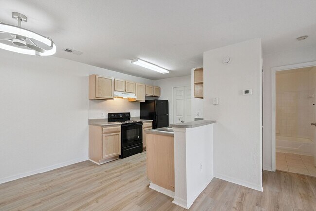 Foto del edificio - 8813 Latrec Ave