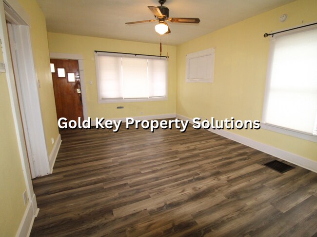 Foto del edificio - MUNCIE 3 BR 1 BA house with Fenced Backyard (NO SECTION 8)