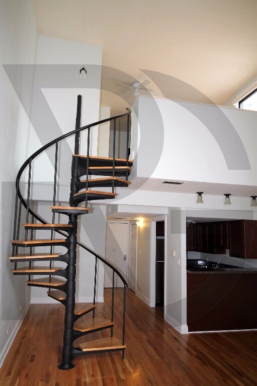 Building Photo - Beautiful lofted 1 bed in Old Town