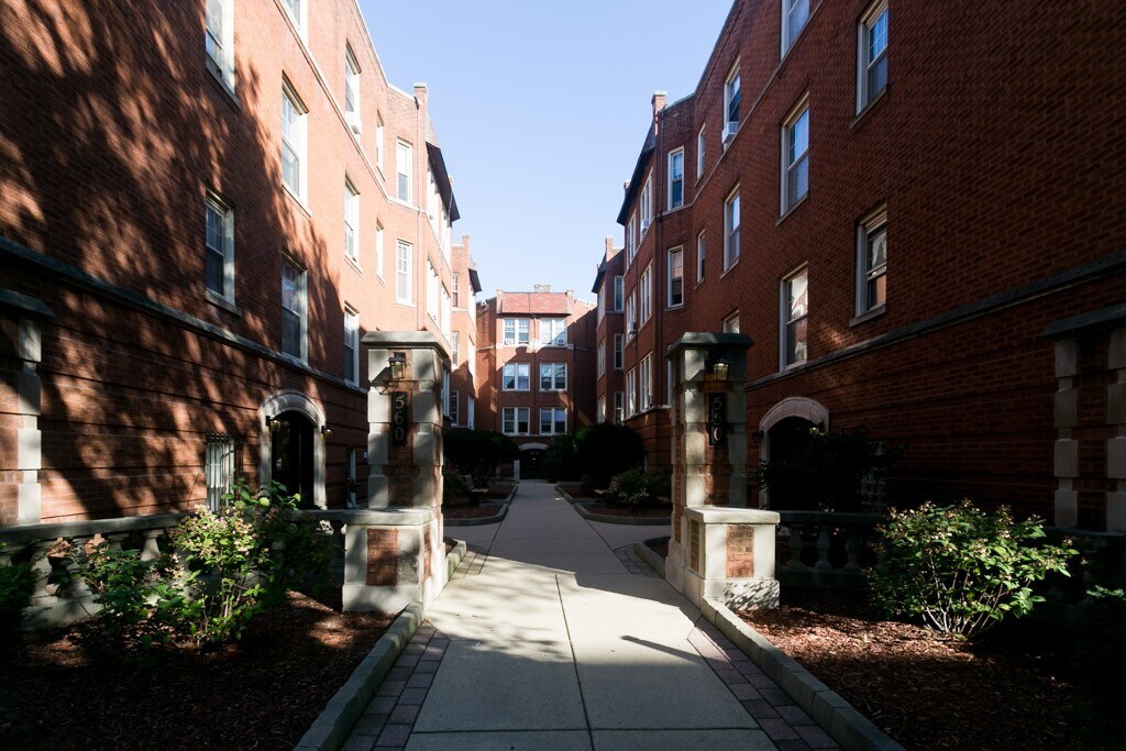 Foto principal - 559 W Aldine Ave