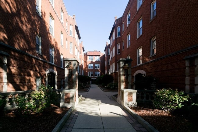 Building Photo - 559 W Aldine Ave