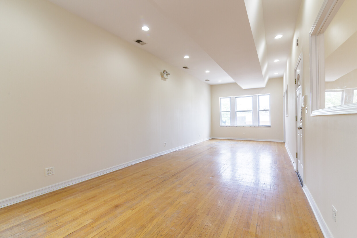 Foto principal - 4754 N Lincoln Ave