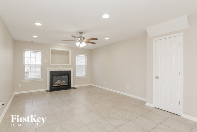 Building Photo - 2800 Black Walnut Ln