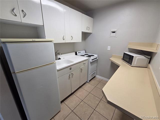 Building Photo - 197 E Powers Ave