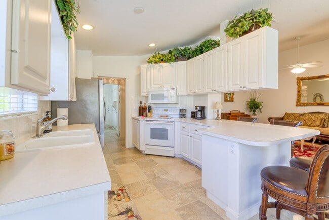 Building Photo - Fully furnished, 2-bedroom, 2 bath, 2 car garage villa
