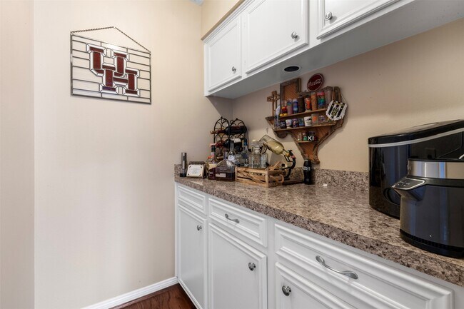 Foto del edificio - 1018 Trowbridge Dr