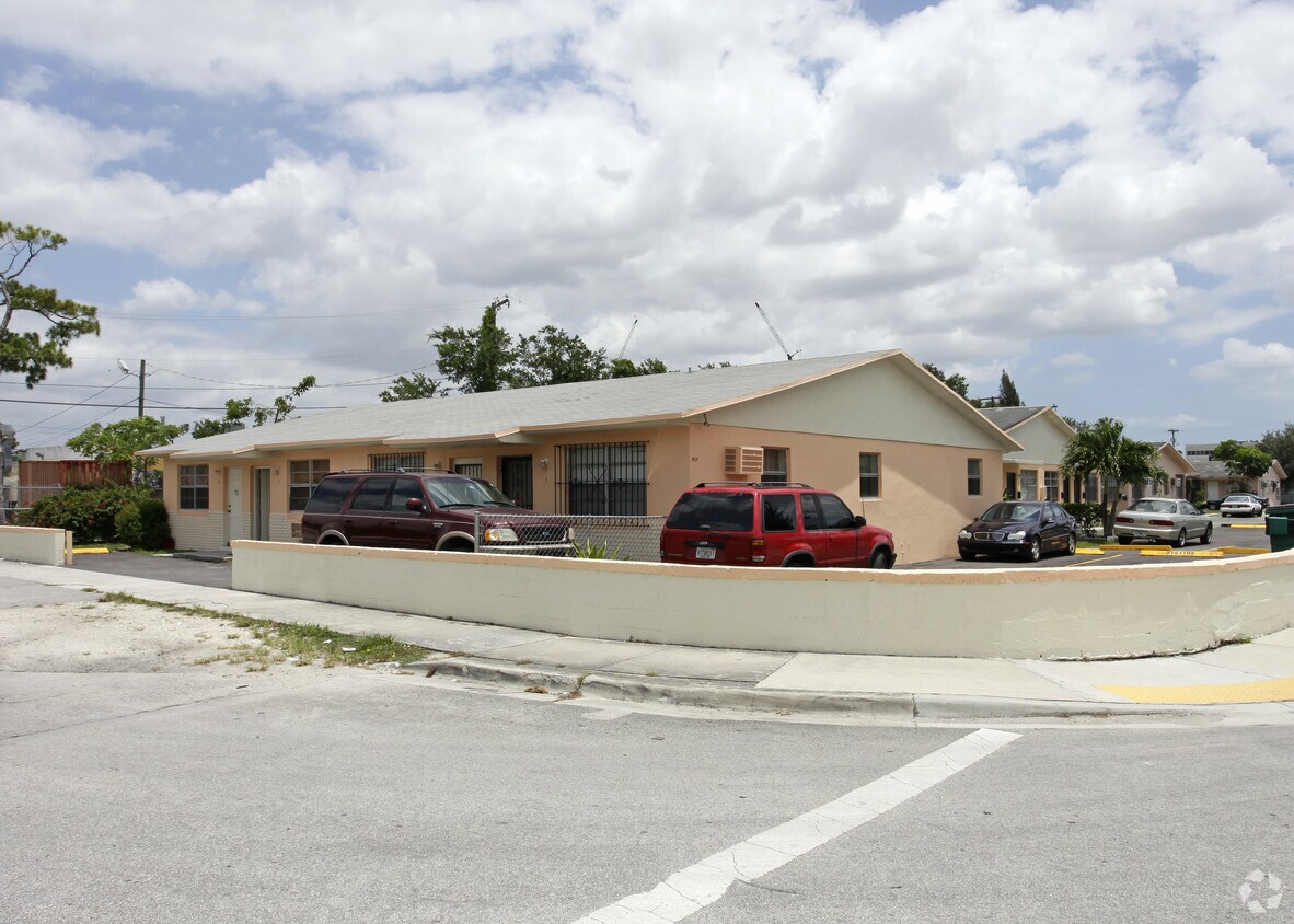 405 425 Ali Baba Ave Opa Locka Fl 33054 Apartments Opa Locka Fl Apartments Com
