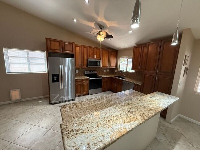 Foto del edificio - 15448 N 63rd St