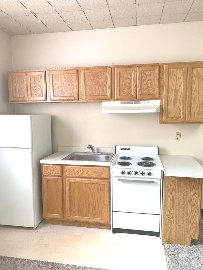 Interior Photo - 1233 Marshall / 1222-36 Cass