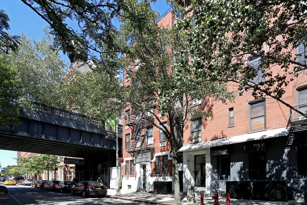 Building Photo - 505 W 22nd St