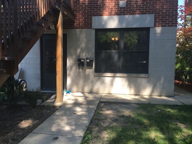 Building Photo - 1655 N Talman Ave