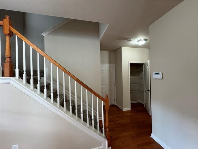 Building Photo - 3239 Brockenhurst Dr