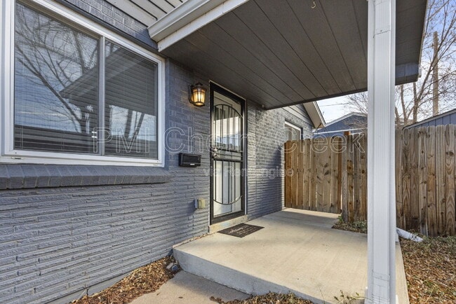 Building Photo - 1010 Newton St