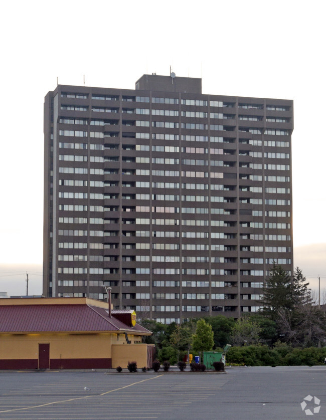 Photo du bâtiment - Strathmore Towers North