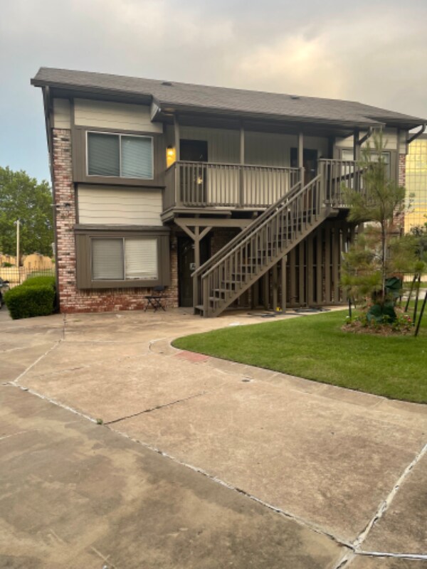 Building Photo - 2432 E 59th Ct