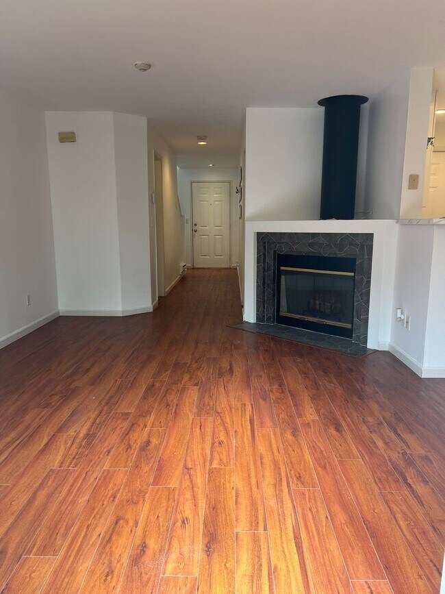 Building Photo - Kent townhome for rent!