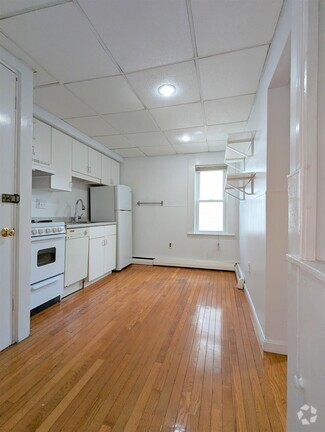 Building Photo - 63 Putnam St