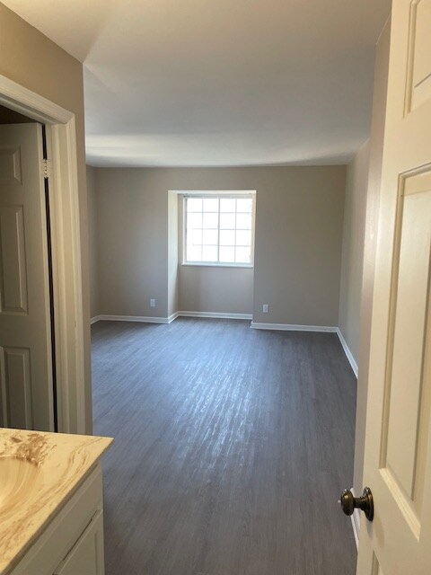 Building Photo - 331 Island Dr