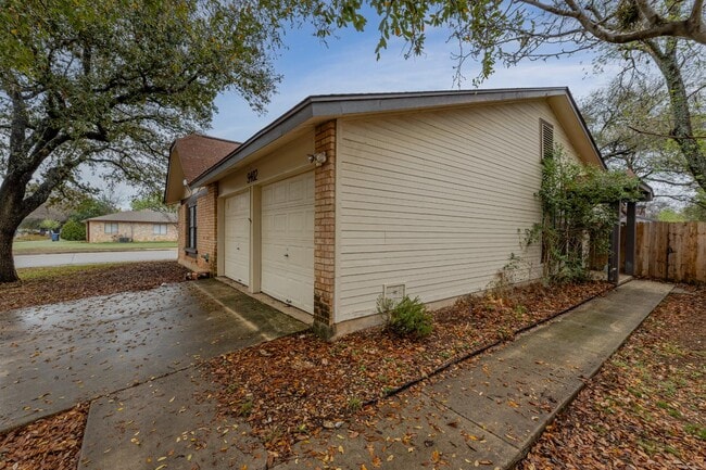 Building Photo - 9402 Valley Ridge